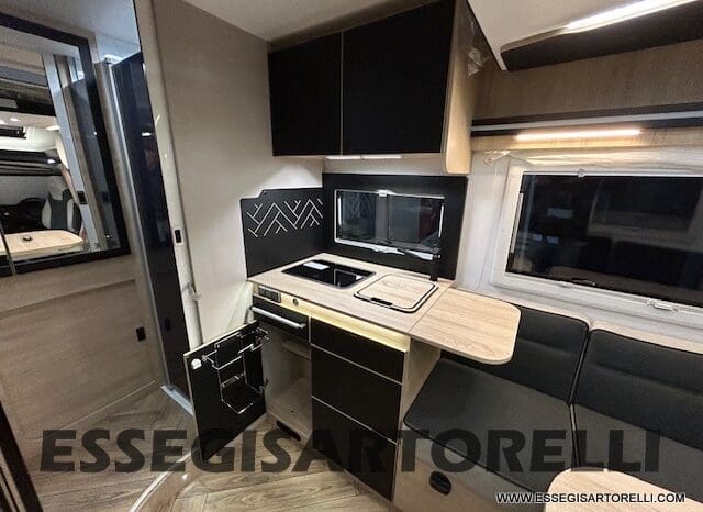 CHAUSSON ETAPE 650 GARAGE 636 CM 01/2025 KM 3.264 DOPPIO CLIMA pieno