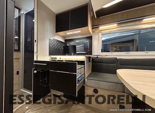 CHAUSSON ETAPE 650 GARAGE 636 CM 01/2025 KM 3.264 DOPPIO CLIMA pieno