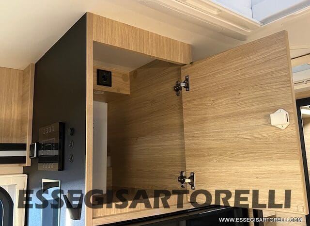 CHAUSSON ETAPE 650 GARAGE 636 CM 01/2025 KM 3.264 DOPPIO CLIMA pieno