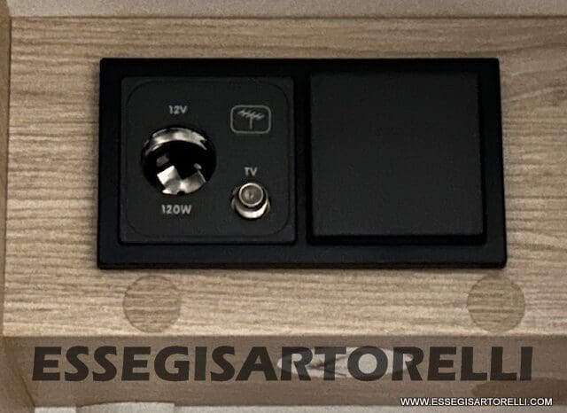 CHAUSSON ETAPE 650 GARAGE 636 CM 01/2025 KM 3.264 DOPPIO CLIMA pieno