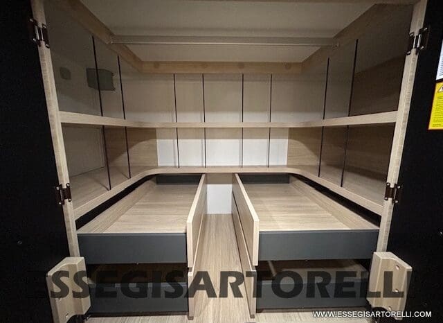 CHAUSSON ETAPE 650 GARAGE 636 CM 01/2025 KM 3.264 DOPPIO CLIMA pieno