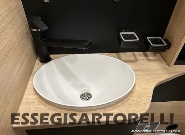 CHAUSSON ETAPE 650 GARAGE 636 CM 01/2025 KM 3.264 DOPPIO CLIMA pieno