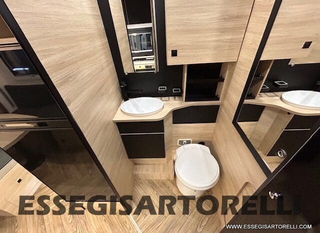 CHAUSSON ETAPE 650 GARAGE 636 CM 01/2025 KM 3.264 DOPPIO CLIMA pieno