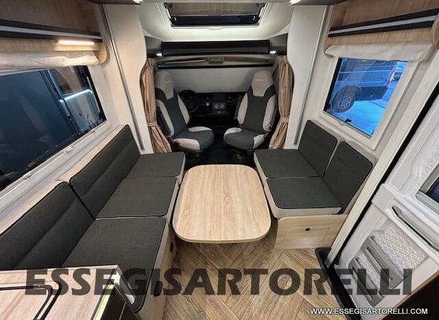 CHAUSSON ETAPE 650 GARAGE 636 CM 01/2025 KM 3.264 DOPPIO CLIMA pieno