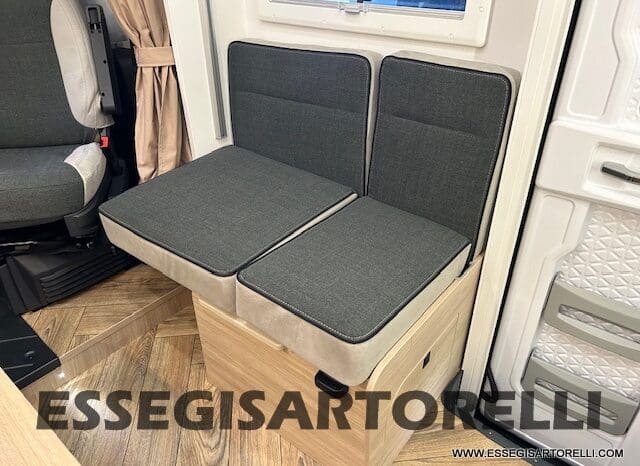 CHAUSSON ETAPE 650 GARAGE 636 CM 01/2025 KM 3.264 DOPPIO CLIMA pieno
