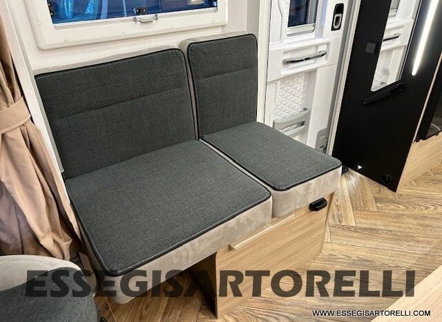 CHAUSSON ETAPE 650 GARAGE 636 CM 01/2025 KM 3.264 DOPPIO CLIMA pieno