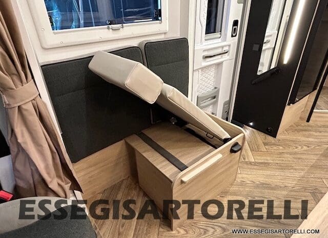 CHAUSSON ETAPE 650 GARAGE 636 CM 01/2025 KM 3.264 DOPPIO CLIMA pieno