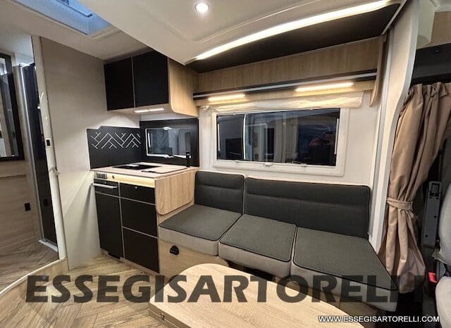 CHAUSSON ETAPE 650 GARAGE 636 CM 01/2025 KM 3.264 DOPPIO CLIMA pieno