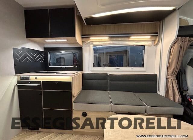 CHAUSSON ETAPE 650 GARAGE 636 CM 01/2025 KM 3.264 DOPPIO CLIMA pieno