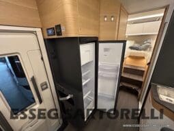 ADRIA SONIC PLUS 700 SL GARAGE LETTI GEMELLI GAMMA 2025 FARI LED E UCONNECT 10″ pieno