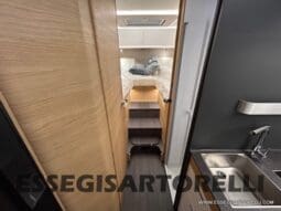 ADRIA SONIC PLUS 700 SL GARAGE LETTI GEMELLI GAMMA 2025 FARI LED E UCONNECT 10″ pieno