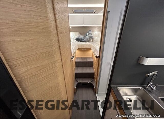 ADRIA SONIC PLUS 700 SL GARAGE LETTI GEMELLI GAMMA 2025 FARI LED E UCONNECT 10″ pieno