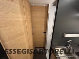 ADRIA SONIC PLUS 700 SL GARAGE LETTI GEMELLI GAMMA 2025 FARI LED E UCONNECT 10″ pieno