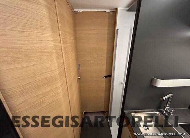 ADRIA SONIC PLUS 700 SL GARAGE LETTI GEMELLI GAMMA 2025 FARI LED E UCONNECT 10″ pieno