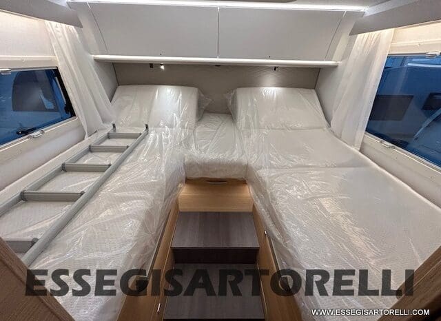 ADRIA SONIC PLUS 700 SL GARAGE LETTI GEMELLI GAMMA 2025 FARI LED E UCONNECT 10″ pieno