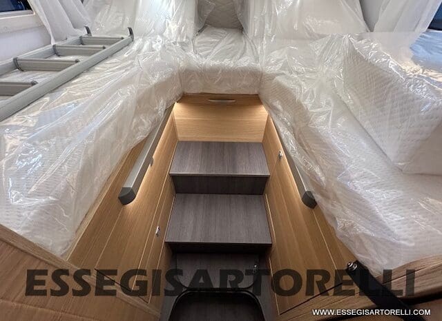 ADRIA SONIC PLUS 700 SL GARAGE LETTI GEMELLI GAMMA 2025 FARI LED E UCONNECT 10″ pieno