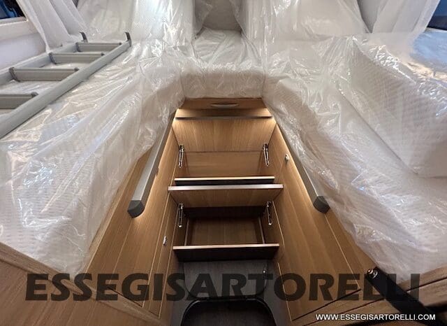 ADRIA SONIC PLUS 700 SL GARAGE LETTI GEMELLI GAMMA 2025 FARI LED E UCONNECT 10″ pieno