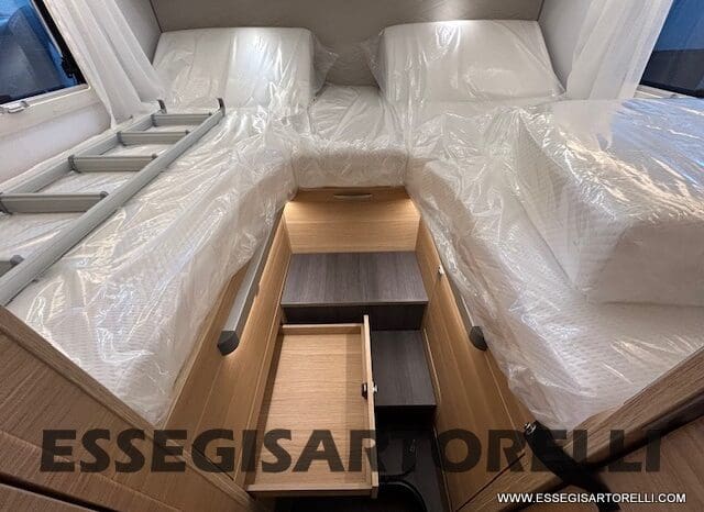 ADRIA SONIC PLUS 700 SL GARAGE LETTI GEMELLI GAMMA 2025 FARI LED E UCONNECT 10″ pieno