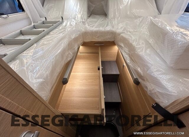 ADRIA SONIC PLUS 700 SL GARAGE LETTI GEMELLI GAMMA 2025 FARI LED E UCONNECT 10″ pieno