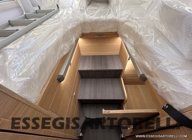 ADRIA SONIC PLUS 700 SL GARAGE LETTI GEMELLI GAMMA 2025 FARI LED E UCONNECT 10″ pieno
