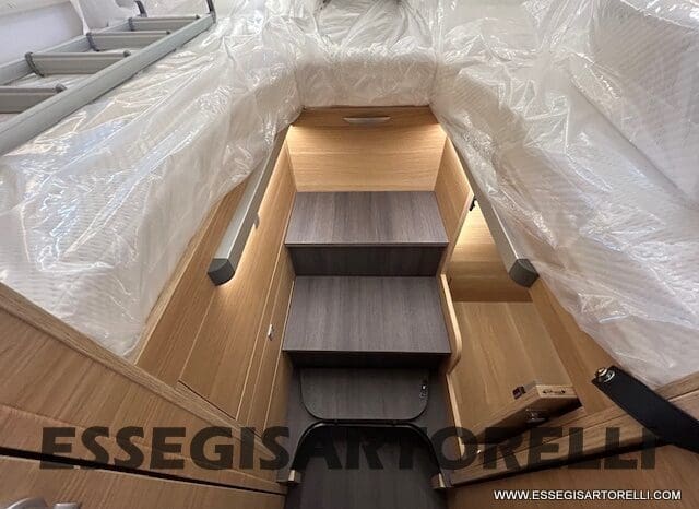 ADRIA SONIC PLUS 700 SL GARAGE LETTI GEMELLI GAMMA 2025 FARI LED E UCONNECT 10″ pieno