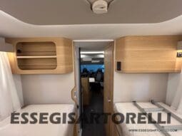 ADRIA SONIC PLUS 700 SL GARAGE LETTI GEMELLI GAMMA 2025 FARI LED E UCONNECT 10″ pieno