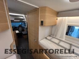 ADRIA SONIC PLUS 700 SL GARAGE LETTI GEMELLI GAMMA 2025 FARI LED E UCONNECT 10″ pieno
