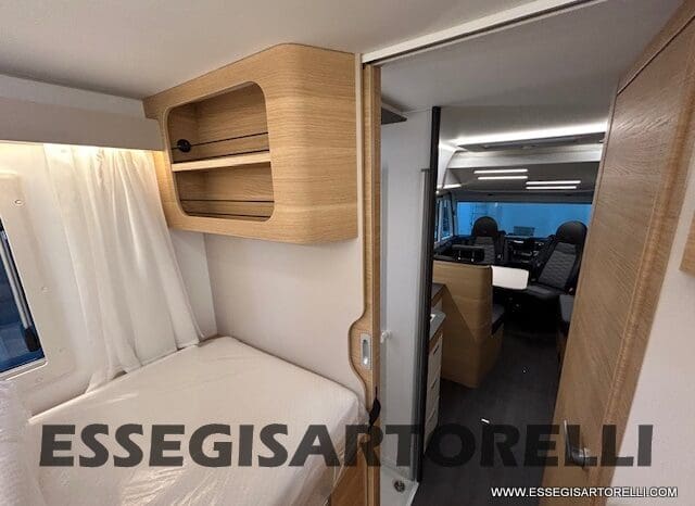 ADRIA SONIC PLUS 700 SL GARAGE LETTI GEMELLI GAMMA 2025 FARI LED E UCONNECT 10″ pieno