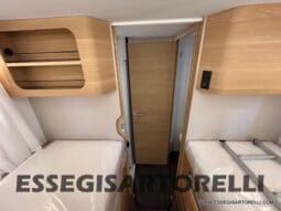 ADRIA SONIC PLUS 700 SL GARAGE LETTI GEMELLI GAMMA 2025 FARI LED E UCONNECT 10″ pieno