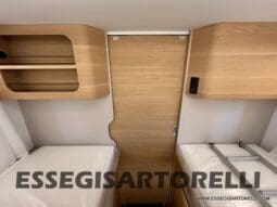 ADRIA SONIC PLUS 700 SL GARAGE LETTI GEMELLI GAMMA 2025 FARI LED E UCONNECT 10″ pieno