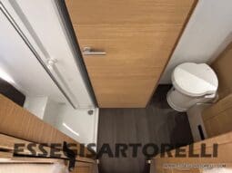 ADRIA SONIC PLUS 700 SL GARAGE LETTI GEMELLI GAMMA 2025 FARI LED E UCONNECT 10″ pieno