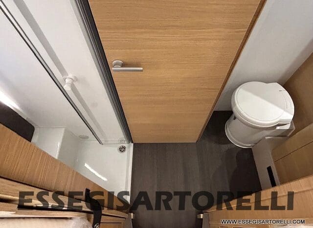 ADRIA SONIC PLUS 700 SL GARAGE LETTI GEMELLI GAMMA 2025 FARI LED E UCONNECT 10″ pieno