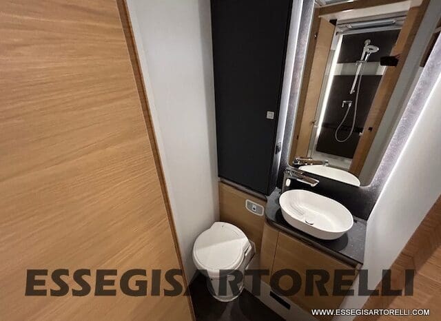 ADRIA SONIC PLUS 700 SL GARAGE LETTI GEMELLI GAMMA 2025 FARI LED E UCONNECT 10″ pieno