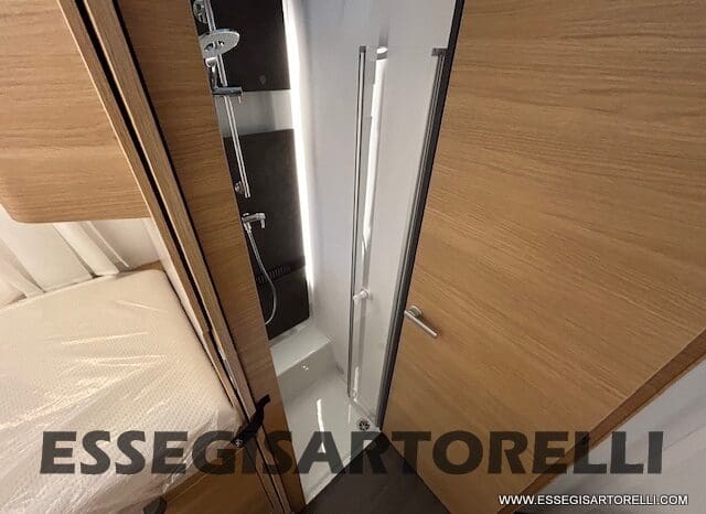 ADRIA SONIC PLUS 700 SL GARAGE LETTI GEMELLI GAMMA 2025 FARI LED E UCONNECT 10″ pieno