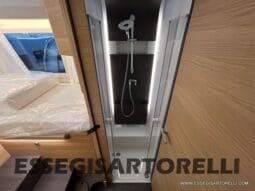 ADRIA SONIC PLUS 700 SL GARAGE LETTI GEMELLI GAMMA 2025 FARI LED E UCONNECT 10″ pieno