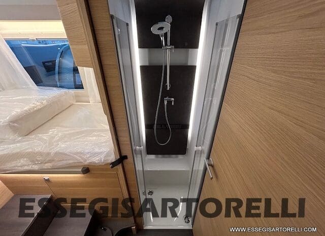 ADRIA SONIC PLUS 700 SL GARAGE LETTI GEMELLI GAMMA 2025 FARI LED E UCONNECT 10″ pieno