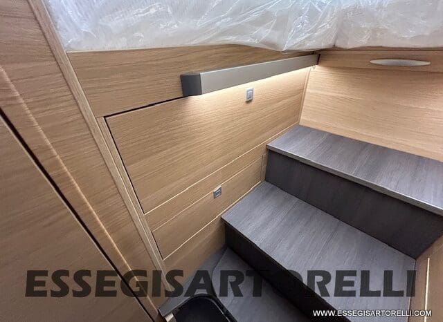 ADRIA SONIC PLUS 700 SL GARAGE LETTI GEMELLI GAMMA 2025 FARI LED E UCONNECT 10″ pieno