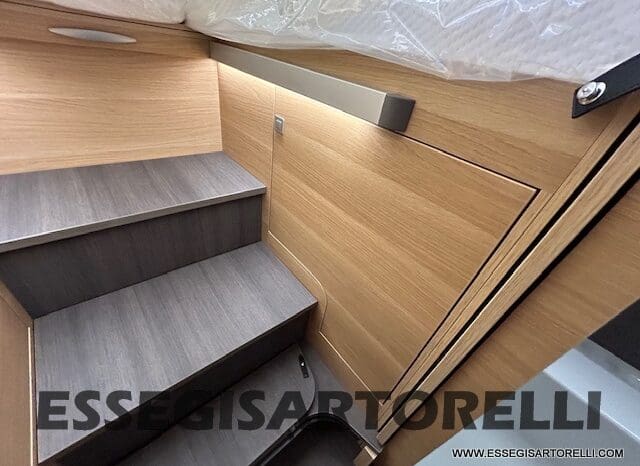 ADRIA SONIC PLUS 700 SL GARAGE LETTI GEMELLI GAMMA 2025 FARI LED E UCONNECT 10″ pieno