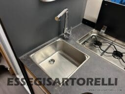 ADRIA SONIC PLUS 700 SL GARAGE LETTI GEMELLI GAMMA 2025 FARI LED E UCONNECT 10″ pieno