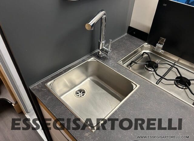 ADRIA SONIC PLUS 700 SL GARAGE LETTI GEMELLI GAMMA 2025 FARI LED E UCONNECT 10″ pieno