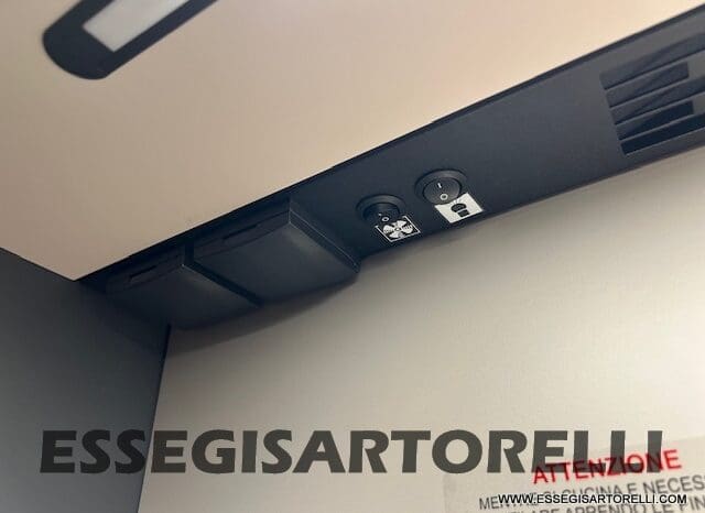 ADRIA SONIC PLUS 700 SL GARAGE LETTI GEMELLI GAMMA 2025 FARI LED E UCONNECT 10″ pieno