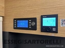 ADRIA SONIC PLUS 700 SL GARAGE LETTI GEMELLI GAMMA 2025 FARI LED E UCONNECT 10″ pieno