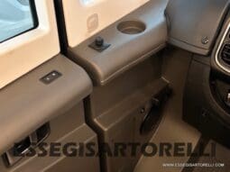 ADRIA SONIC PLUS 700 SL GARAGE LETTI GEMELLI GAMMA 2025 FARI LED E UCONNECT 10″ pieno