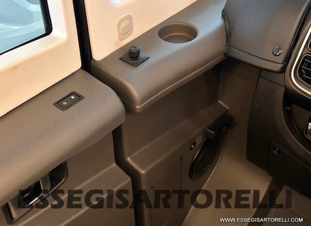 ADRIA SONIC PLUS 700 SL GARAGE LETTI GEMELLI GAMMA 2025 FARI LED E UCONNECT 10″ pieno