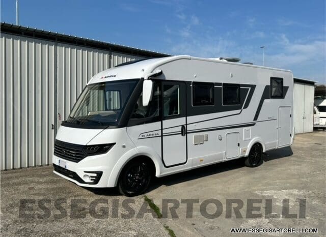 ADRIA SONIC PLUS 700 SL GARAGE LETTI GEMELLI GAMMA 2025 FARI LED E UCONNECT 10″ pieno