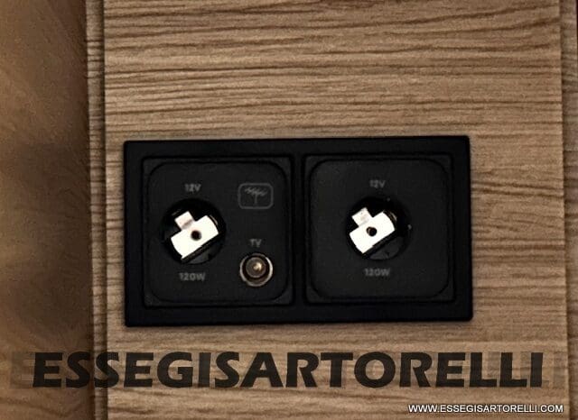 MOTORHOME CHAUSSON EXALTIS 7057 AUTOMATICO 2026 LETTI GEMELLI GARAGE 4 POSTI OMOLOGATI pieno