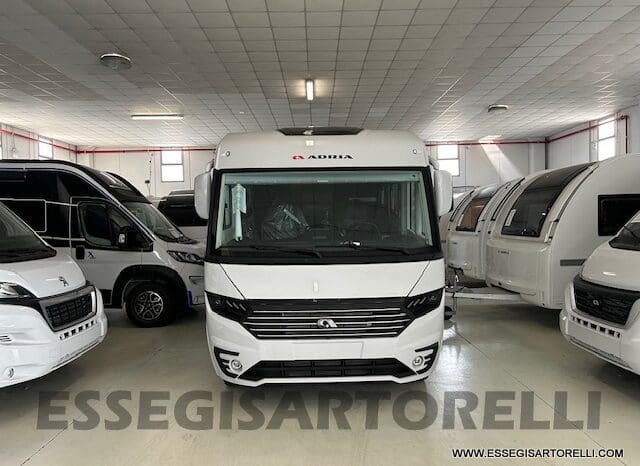 ADRIA SONIC PLUS 700 SL GARAGE LETTI GEMELLI GAMMA 2025 FARI LED E UCONNECT 10″ pieno