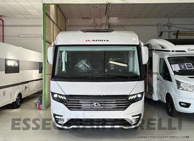 ADRIA SONIC PLUS 700 SL GARAGE LETTI GEMELLI GAMMA 2025 FARI LED E UCONNECT 10″ pieno