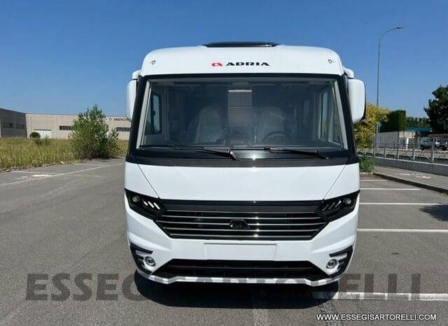 ADRIA SONIC PLUS 700 SL GARAGE LETTI GEMELLI GAMMA 2025 FARI LED E UCONNECT 10″ pieno