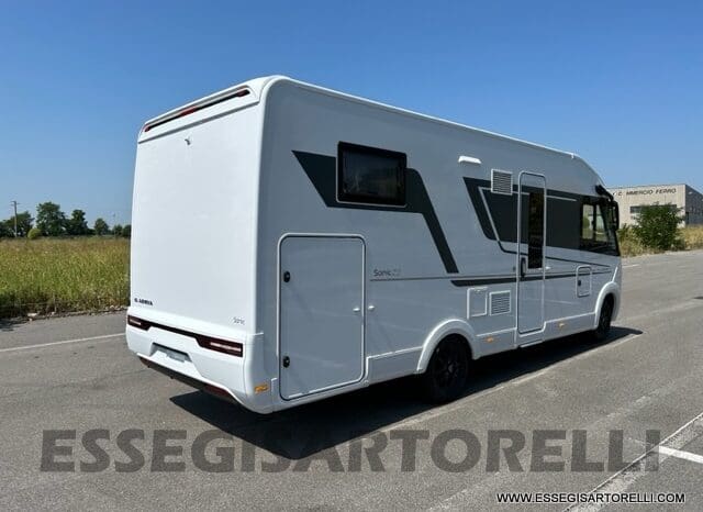 ADRIA SONIC PLUS 700 SL GARAGE LETTI GEMELLI GAMMA 2025 FARI LED E UCONNECT 10″ pieno